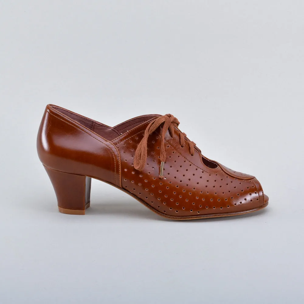Jenny Women’s Vintage Oxfords (Chestnut Brown)
