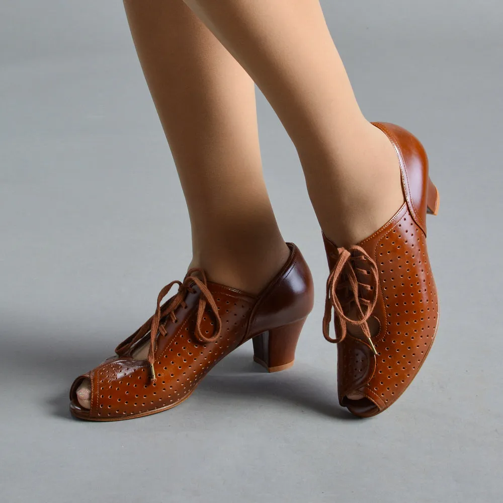Jenny Women’s Vintage Oxfords (Chestnut Brown)