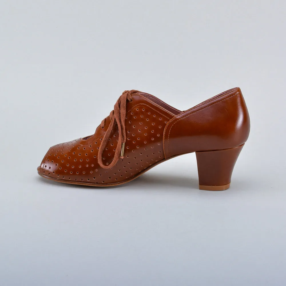 Jenny Women’s Vintage Oxfords (Chestnut Brown)