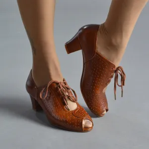 Jenny Women’s Vintage Oxfords (Chestnut Brown)