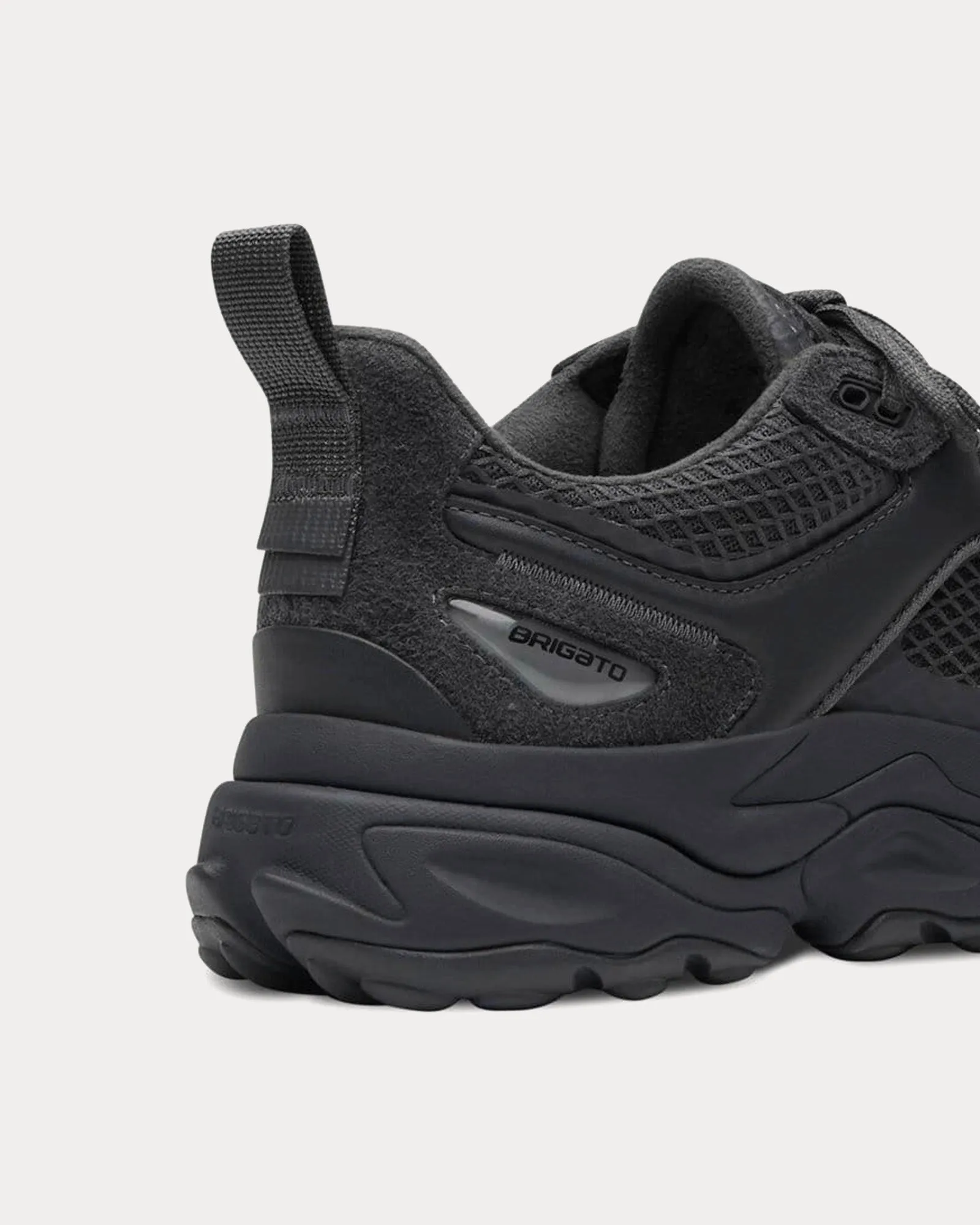 Satellite Runner Black / Black Low Top Sneakers