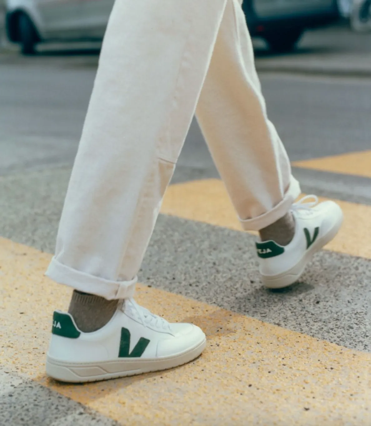 Veja - V 12 Leather Sneaker, Extra White Cyprus