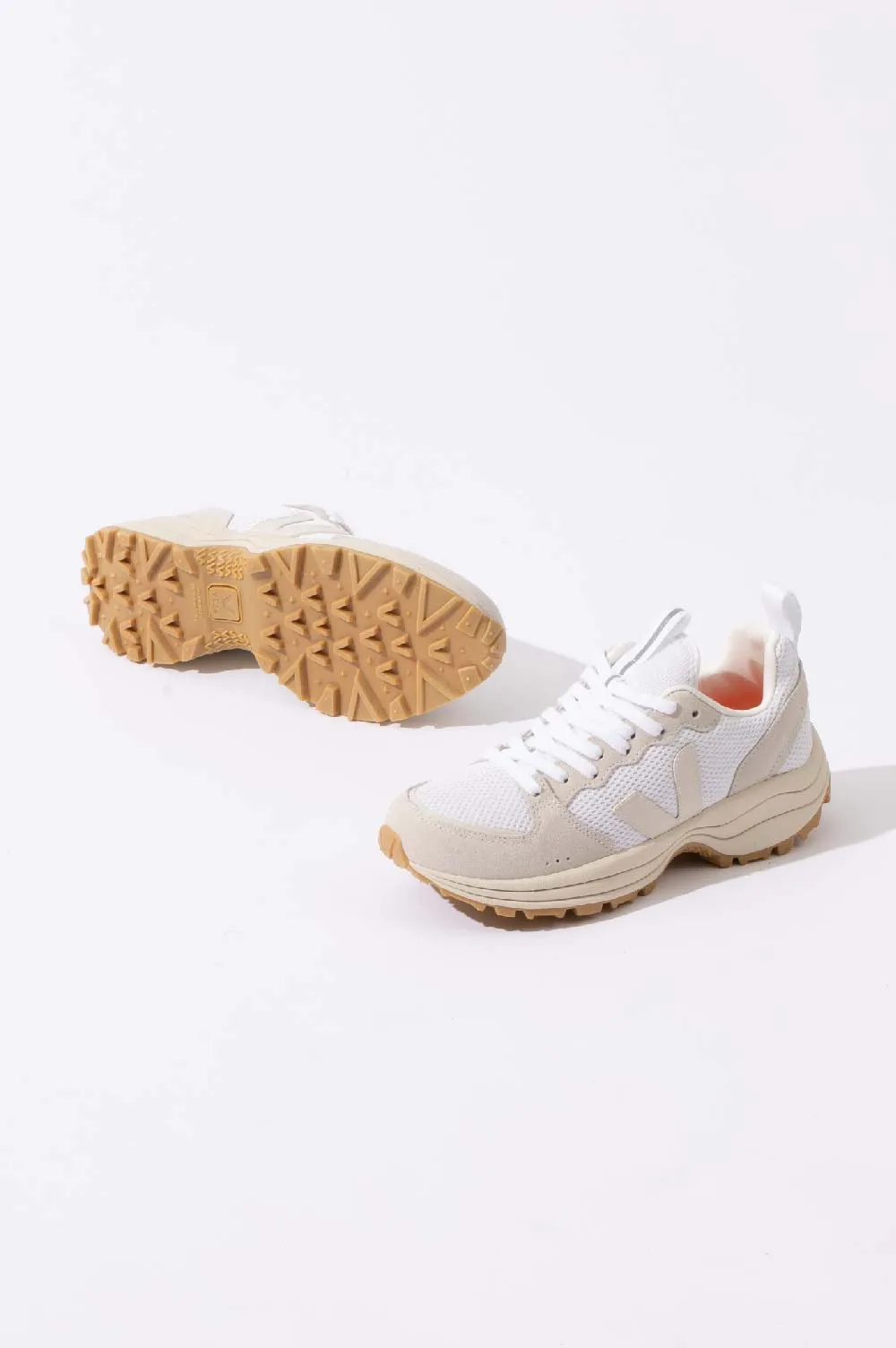 Veja Venturi - White Pierra Natural